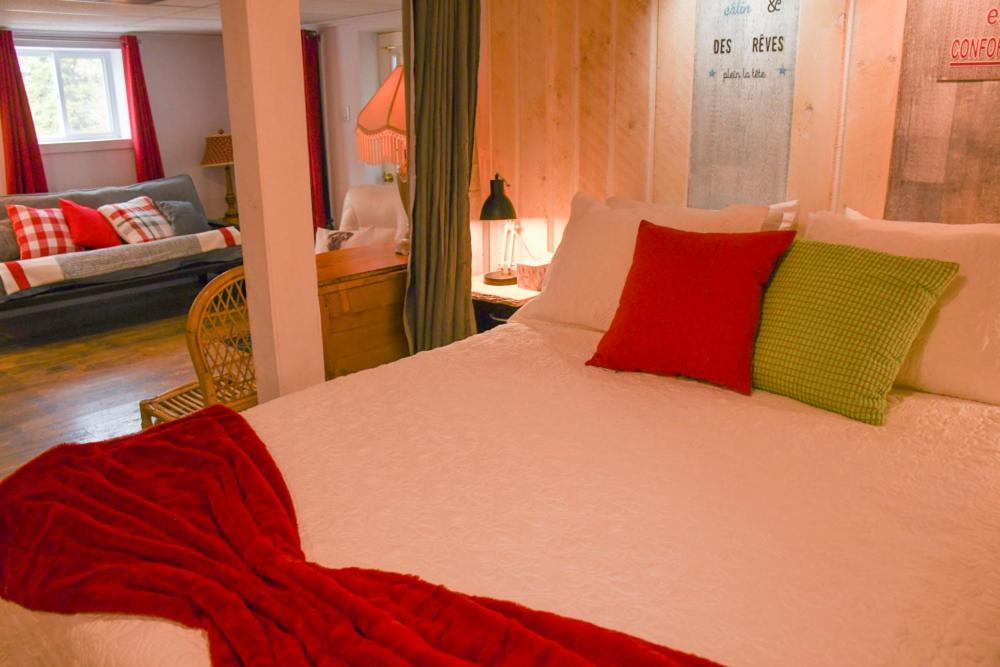Gite Grand Moment Bed & Breakfast Cabano Exterior foto